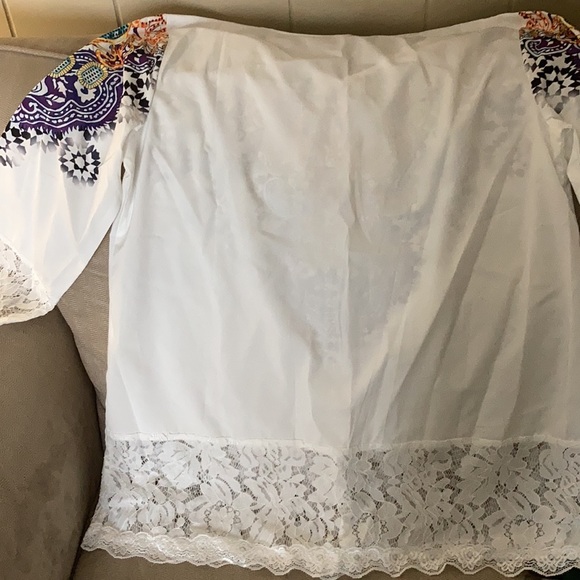 Unique design blouse - Picture 3 of 5